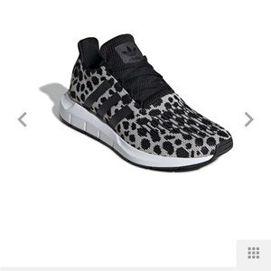 Women’s Adidas swift run cheetah, size 9